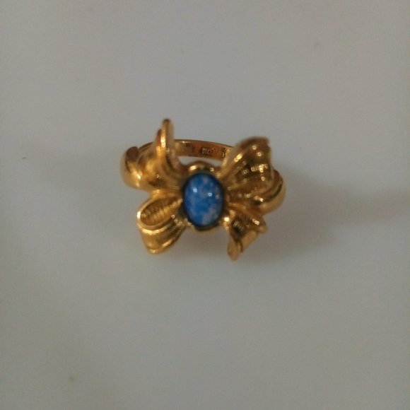 Avon Gold Tone Faux Opal Bow Ring - Picture 2 of 5